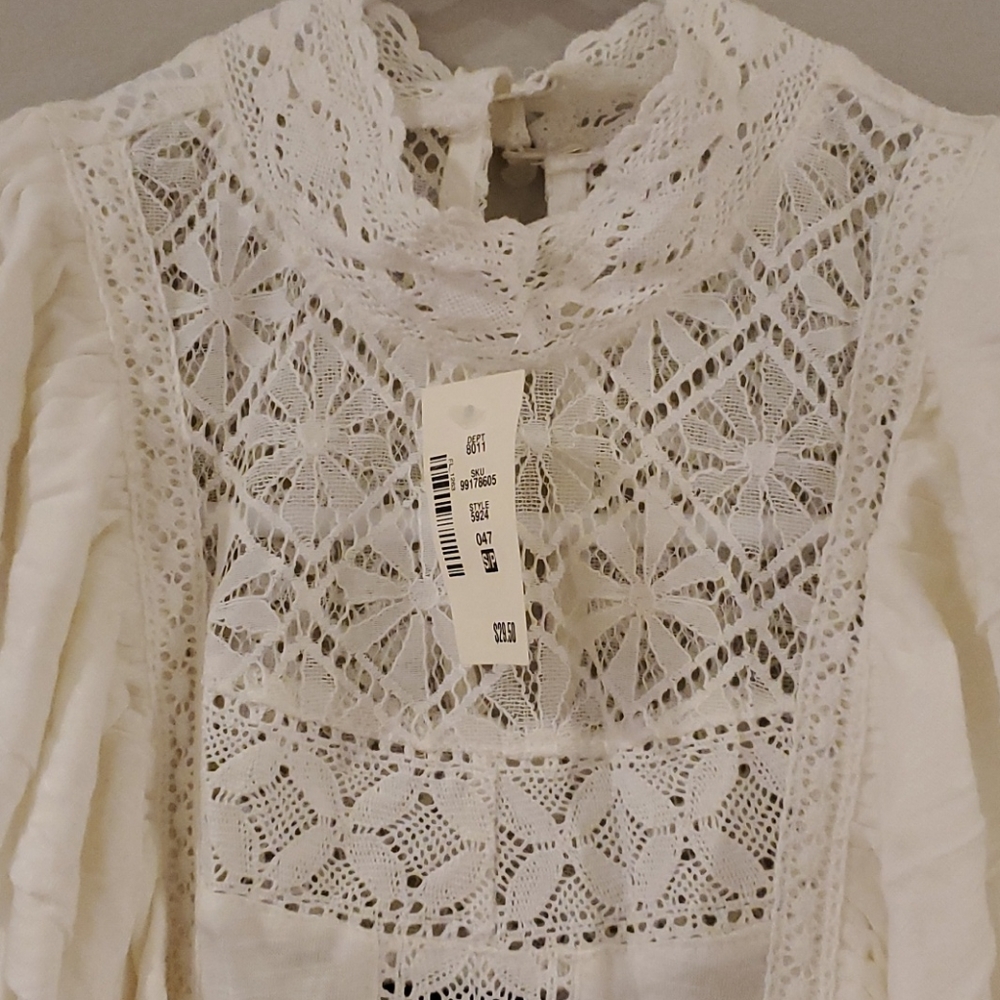 NEW Women's Top - Picture 2 of 4